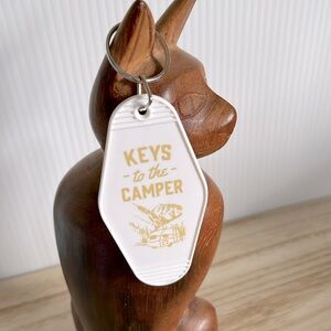 Keys To The Camper Retro Style Camper Keychain-NWT